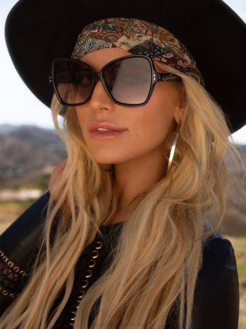 Jessica SimpsonStylish Butterfly Sunglasses in Black H4261035
