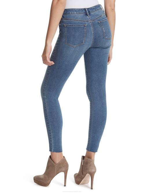 Jessica SimpsonKiss Me Skinny Jeans in Premium H426423