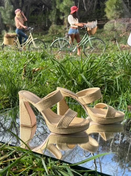 Jessica SimpsonDiza Platform Sandal in Natural H42634